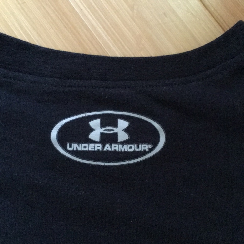 Boys under Armour tshirt - Picture 3 of 3